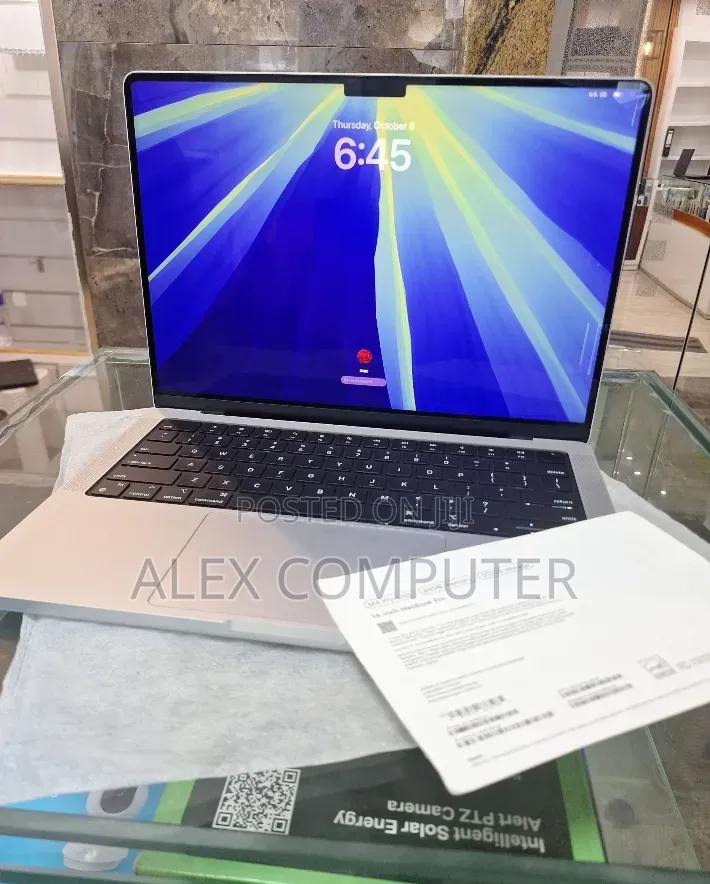 New Laptop Apple MacBook Pro 2024 M4 Pro 16GB Apple M4 SSD 512GB
