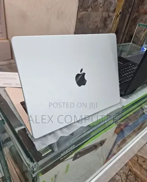 New Laptop Apple MacBook Pro 2024 M4 Pro 16GB Apple M4 SSD 512GB