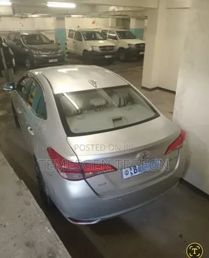 Toyota Yaris 2020 Silver
