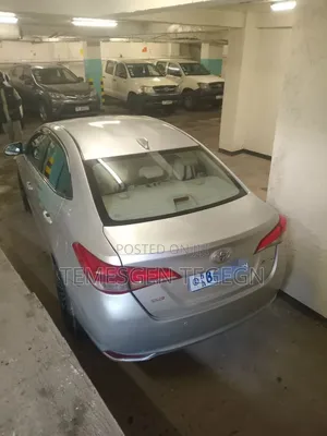 Toyota Yaris 2020 Silver