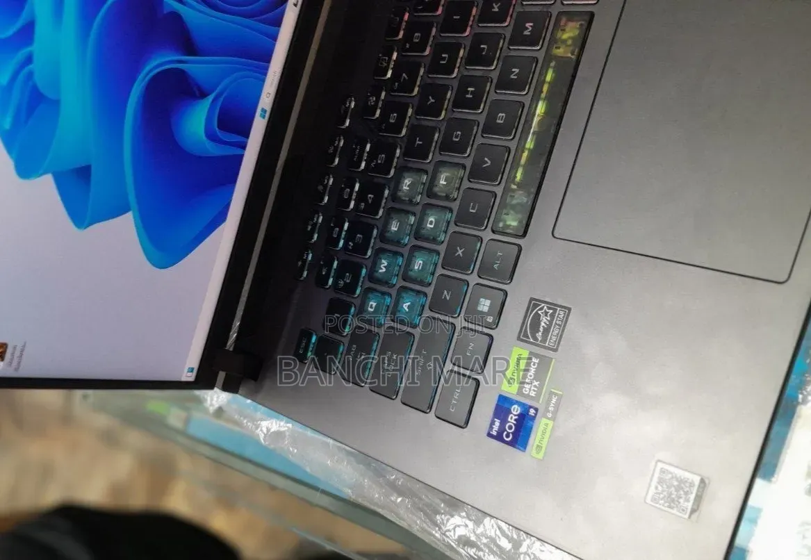 New Laptop Asus ROG Strix G18 32GB Intel Core i9 SSD 1T
