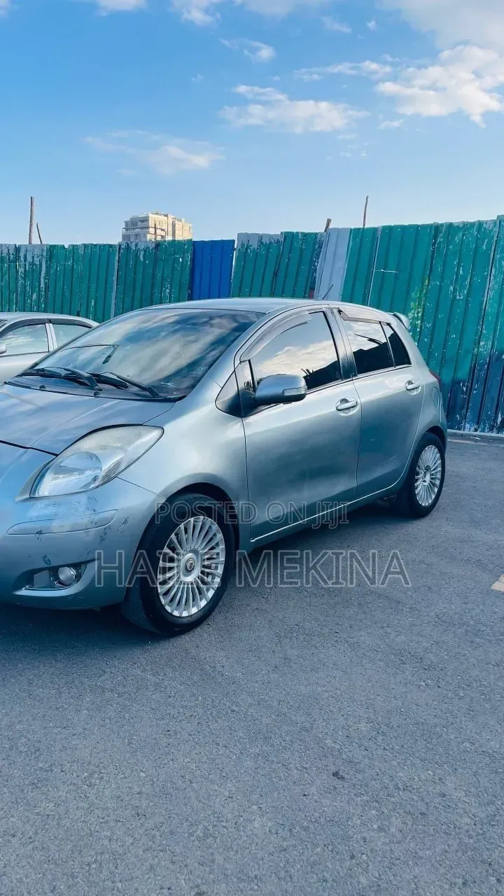 Toyota Yaris 2010 Silver