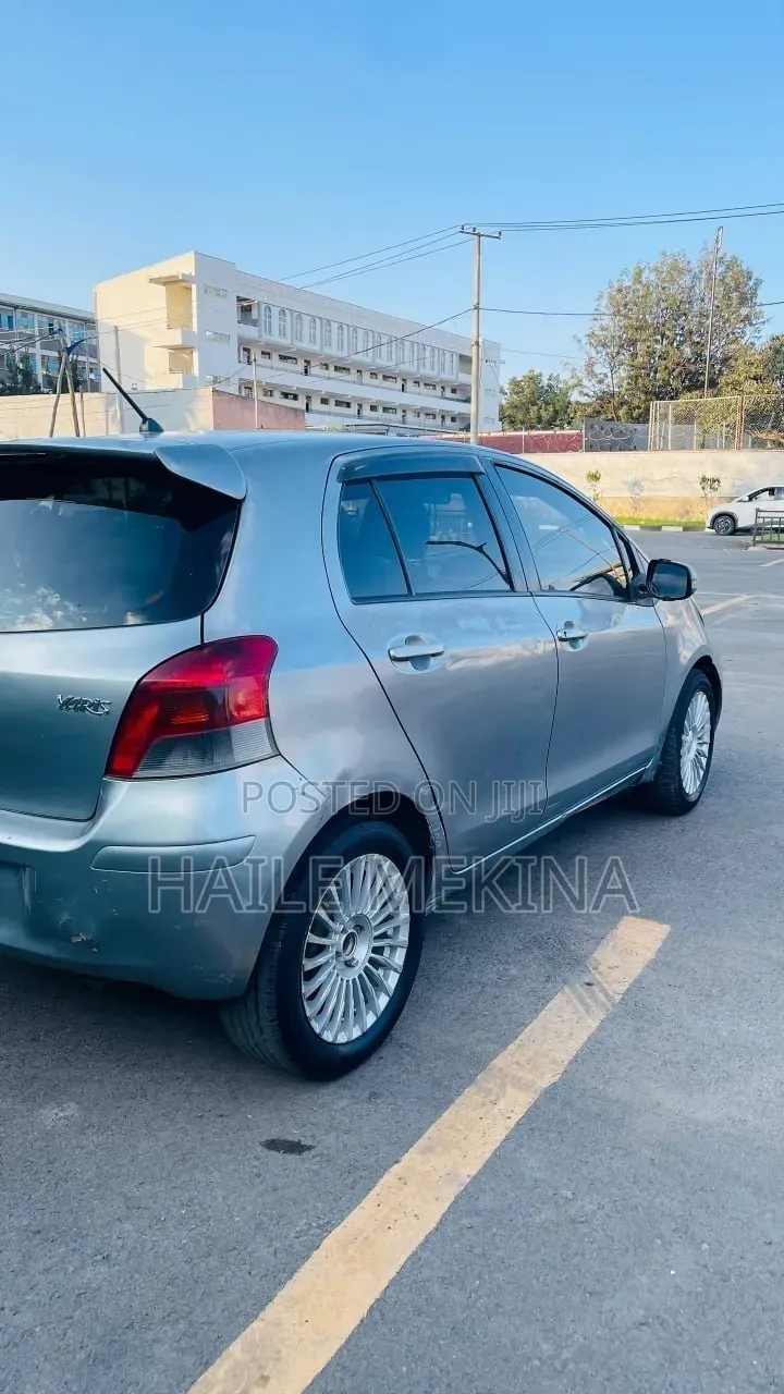 Toyota Yaris 2010 Silver