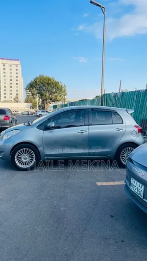 Toyota Yaris 2010 Silver