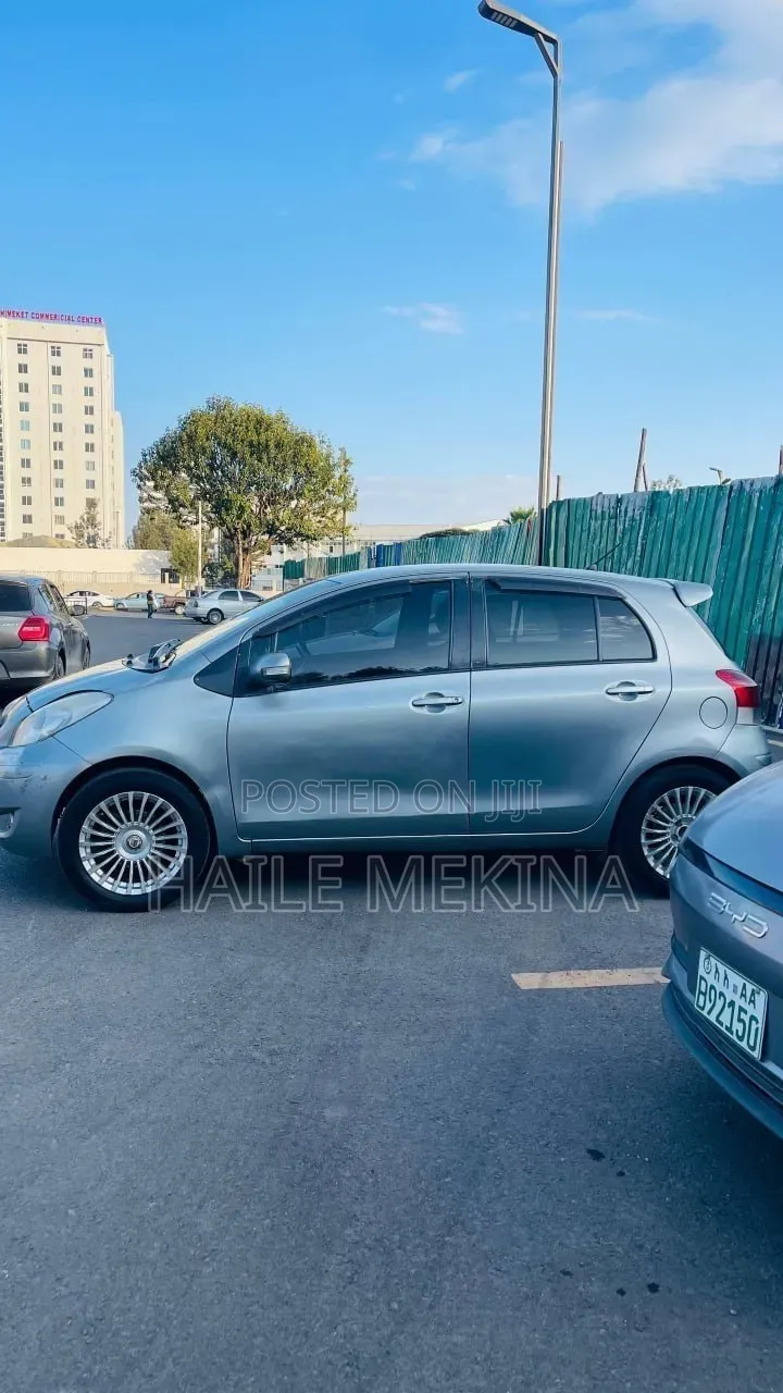 Toyota Yaris 2010 Silver