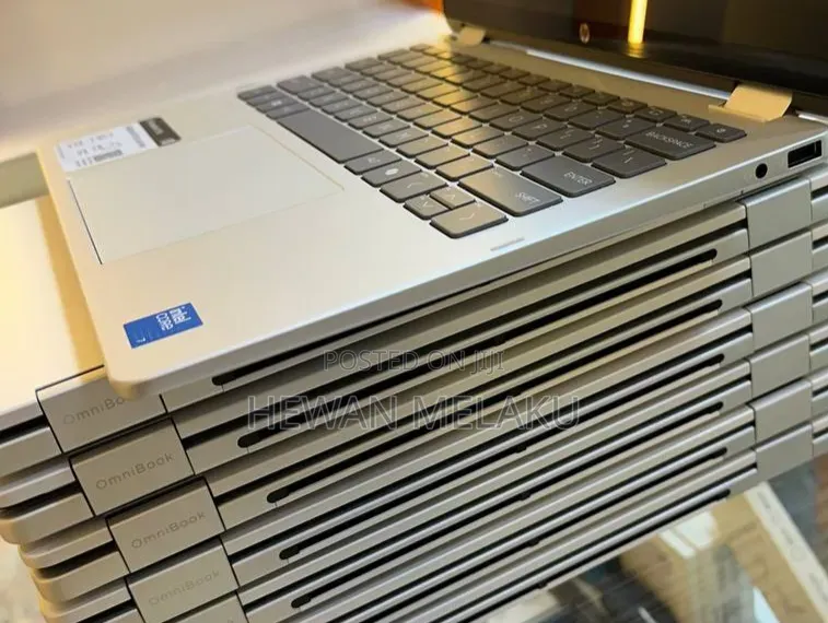 New Laptop HP OmniBook 5 Flip 16GB Intel Core 7 SSD 512GB