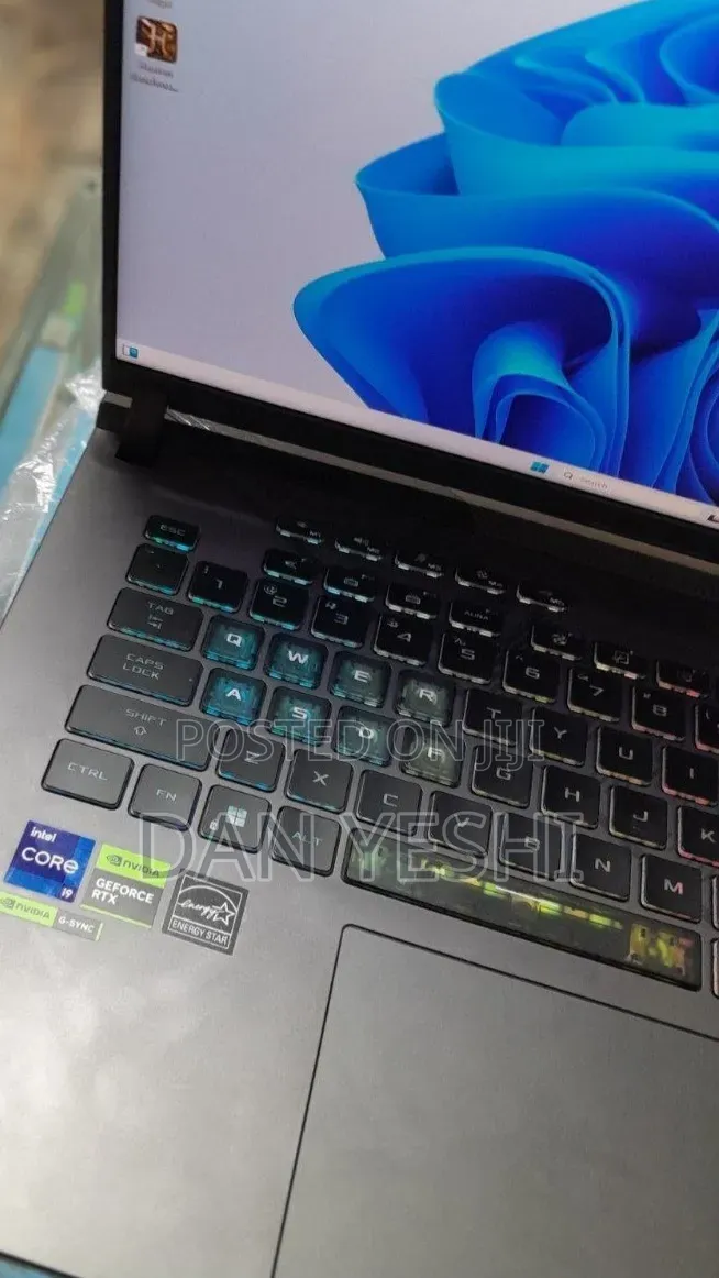 New Laptop Asus ROG Strix G18 32GB Intel Core i9 SSD 1T