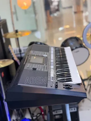 Yamaha PSR S975 Keyboard