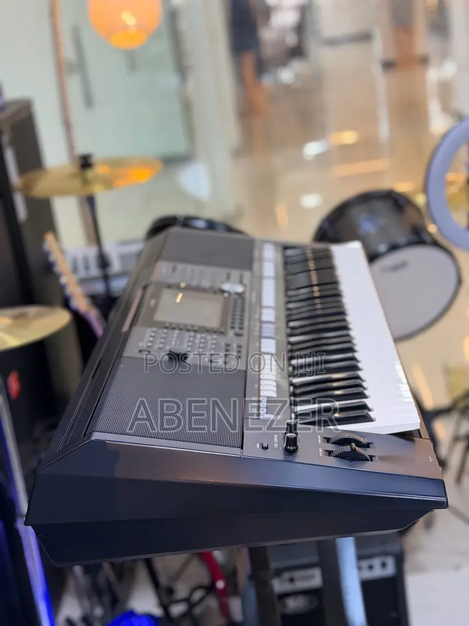 Yamaha PSR S975 Keyboard