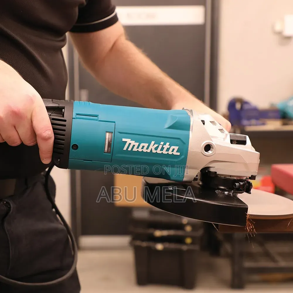 Makita 2400 Watt Grinder 7020