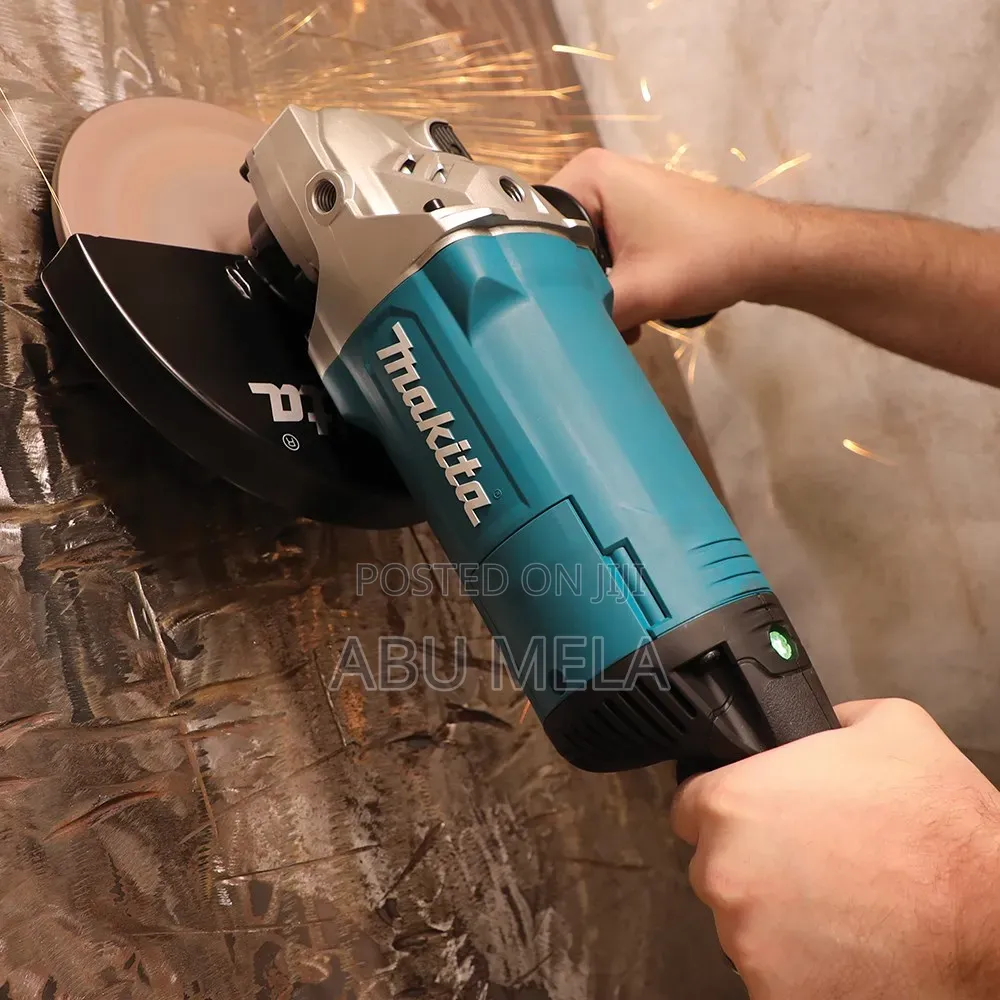 Makita 2400 Watt Grinder 7020