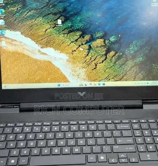 New Laptop HP Victus 15 16GB AMD Ryzen 7 SSD 1T