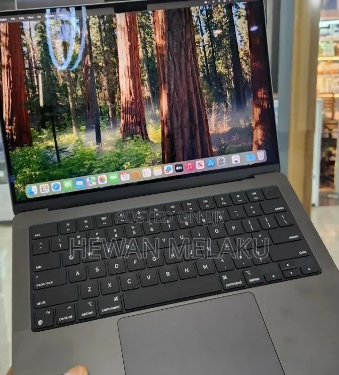 New Laptop Apple MacBook Pro 2023 M3 18GB Apple M3 Pro SSD 512GB