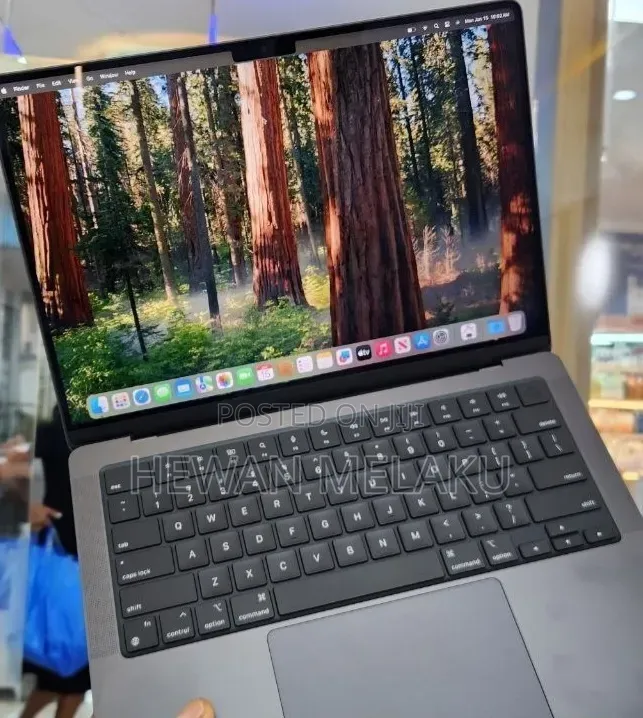 New Laptop Apple MacBook Pro 2023 M3 18GB Apple M3 Pro SSD 512GB