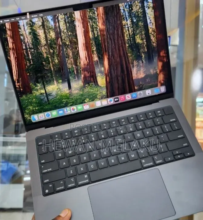 New Laptop Apple MacBook Pro 2023 M3 18GB Apple M3 Pro SSD 512GB