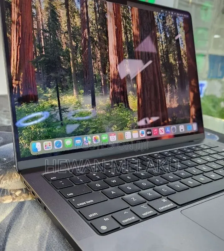 New Laptop Apple MacBook Pro 2023 M3 18GB Apple M3 Pro SSD 512GB