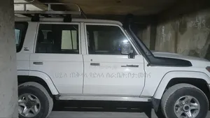 Toyota Land Cruiser 2022 White