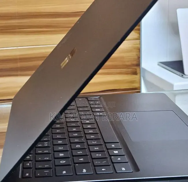 New Laptop Microsoft Surface 16GB Intel Core i7 SSD 256GB