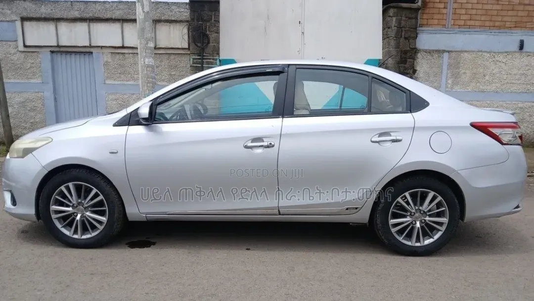Toyota Yaris 2015 Purple