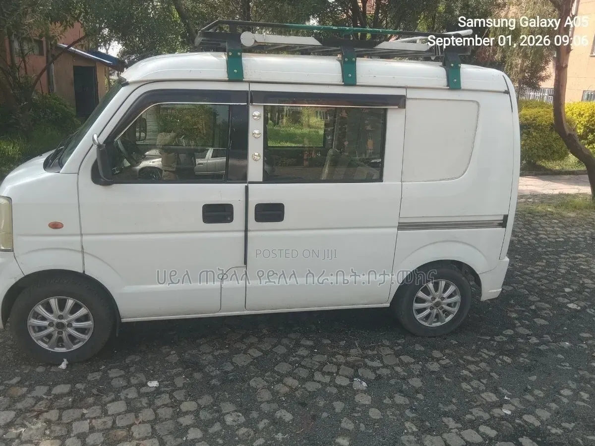 Suzuki Every Wagon 2012 White