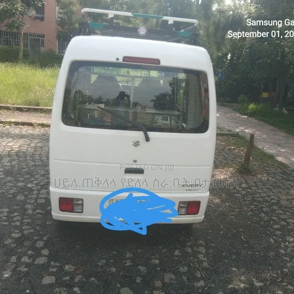 Suzuki Every Wagon 2012 White