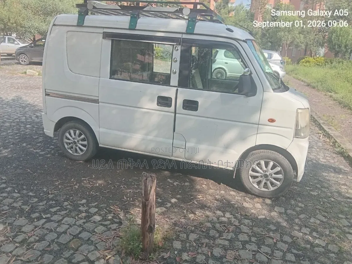 Suzuki Every Wagon 2012 White