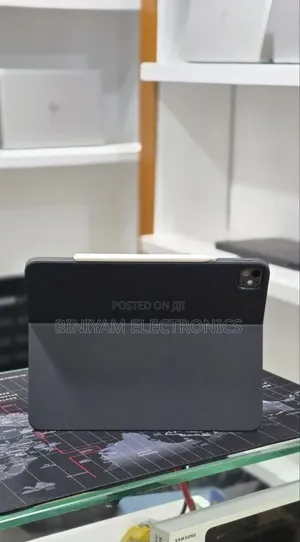 New Apple iPad Pro 12.9 (2022) 256 GB
