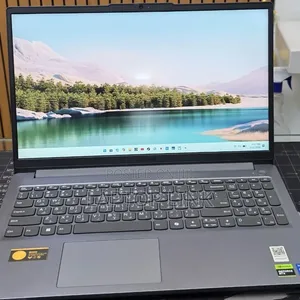 New Laptop Lenovo LOQ 15IRH8 12GB Intel Core i5 SSD 512GB
