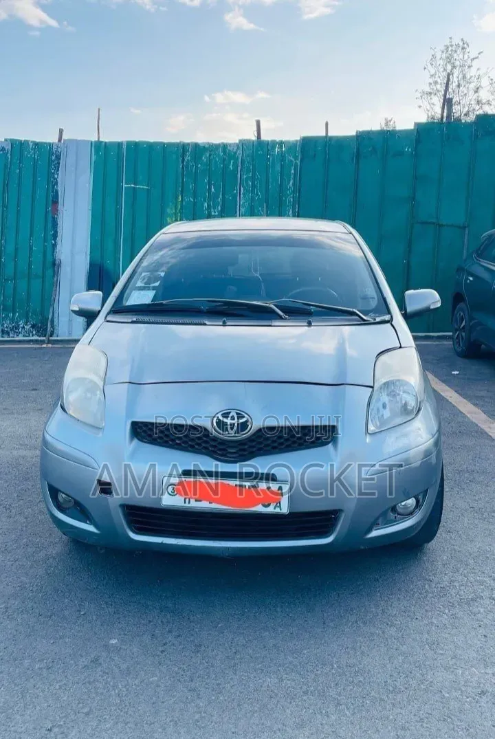 Toyota Yaris 2010 Silver