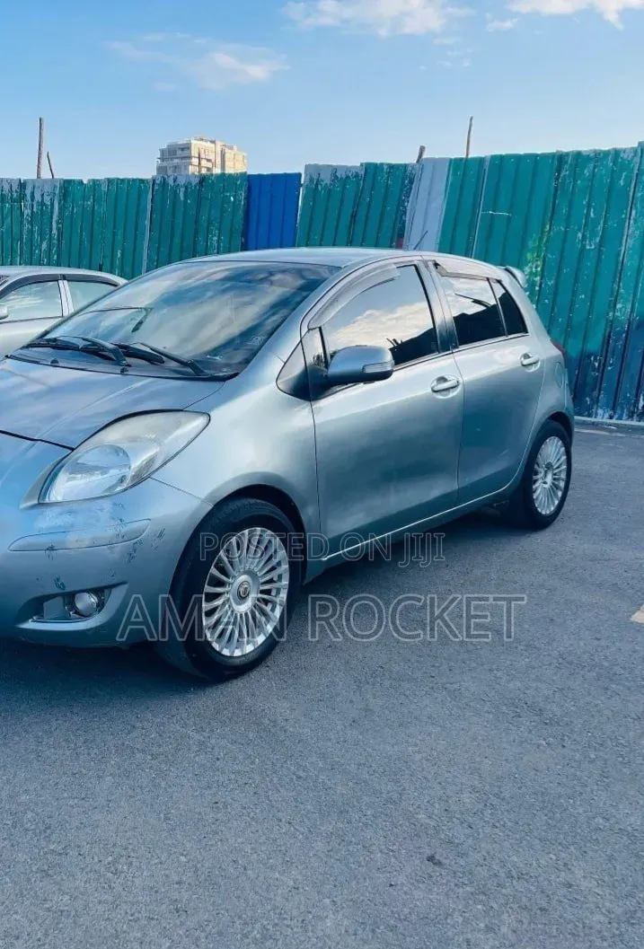 Toyota Yaris 2010 Silver