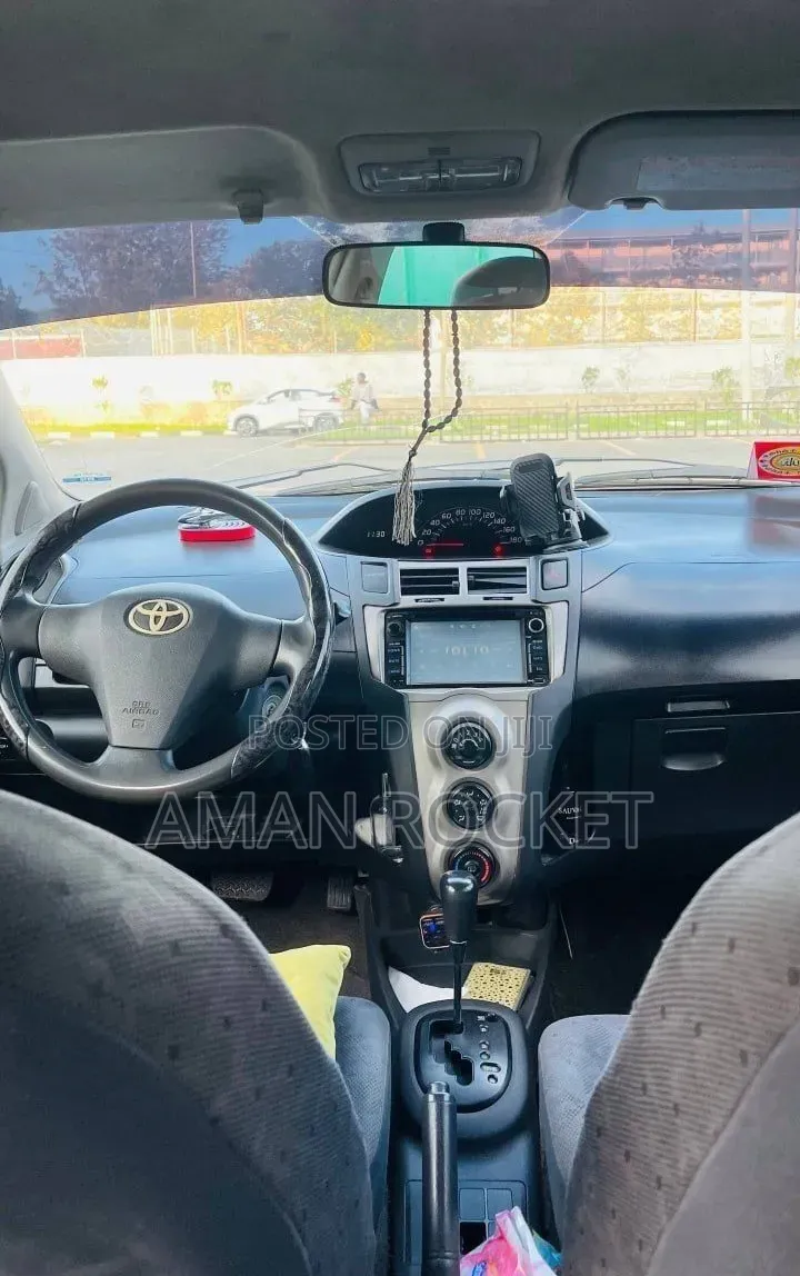 Toyota Yaris 2010 Silver
