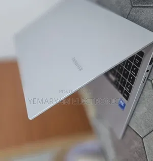 New Laptop Samsung Galaxy Book4 8GB Intel Core i5 SSD 512GB