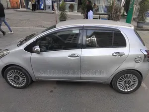 Toyota Yaris 2010 Silver