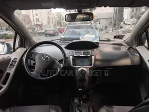 Toyota Yaris 2010 Silver