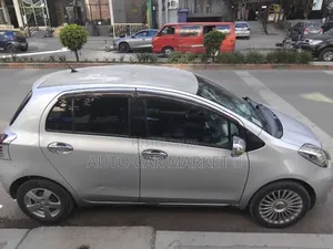 Toyota Yaris 2010 Silver