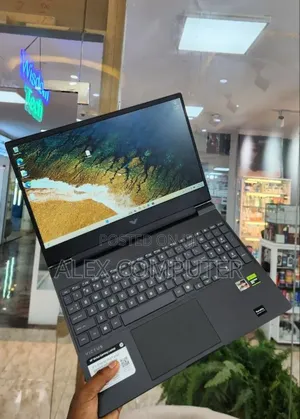 New Laptop HP Victus 16 16GB AMD Ryzen 7 SSD 1T