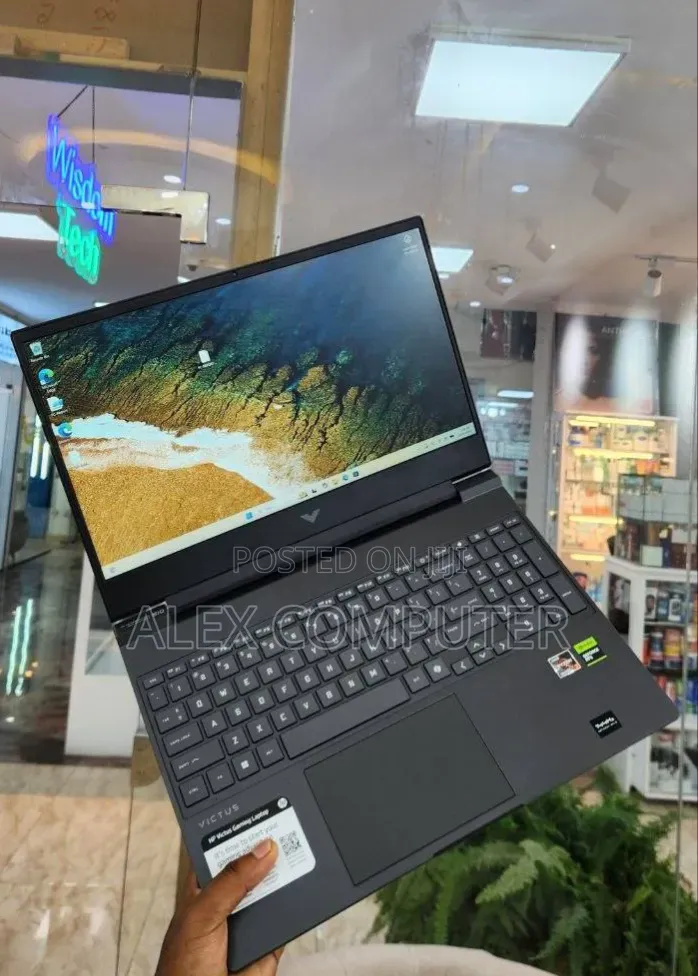 New Laptop HP Victus 16 16GB AMD Ryzen 7 SSD 1T