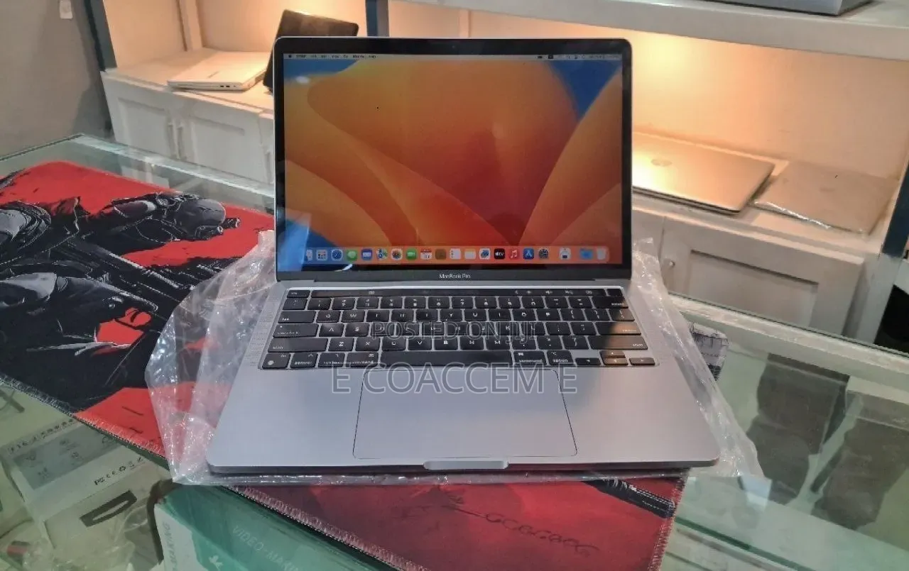 New Laptop Apple MacBook Pro 2020 M1 16GB Apple M1 SSD 256GB