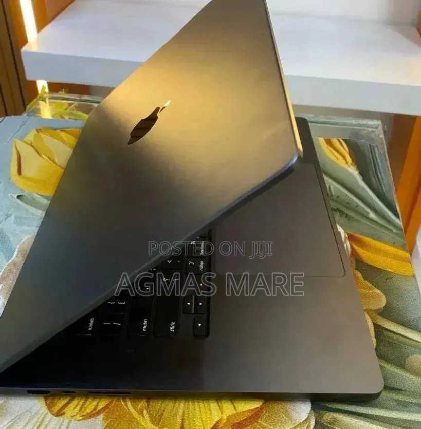 New Laptop Apple MacBook Pro 2021 M1 16GB Apple M1 SSD 512GB