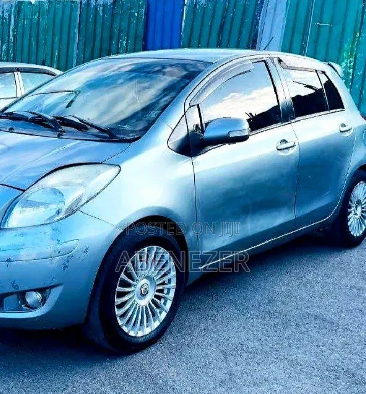 Toyota Yaris 2010 Gray