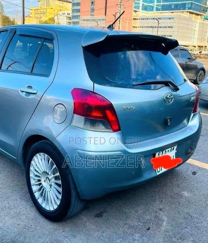 Toyota Yaris 2010 Gray