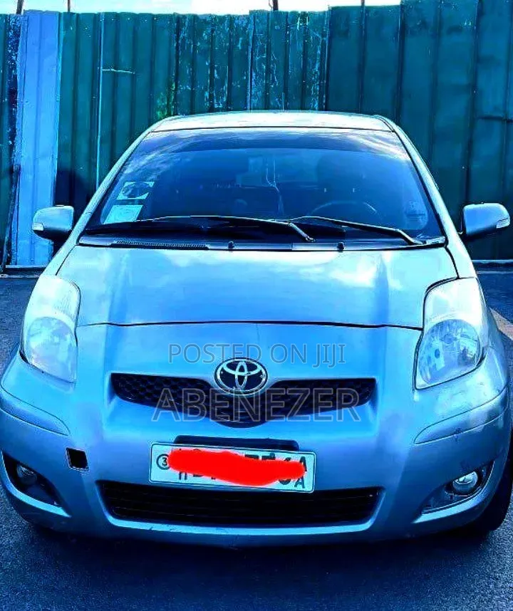 Toyota Yaris 2010 Gray
