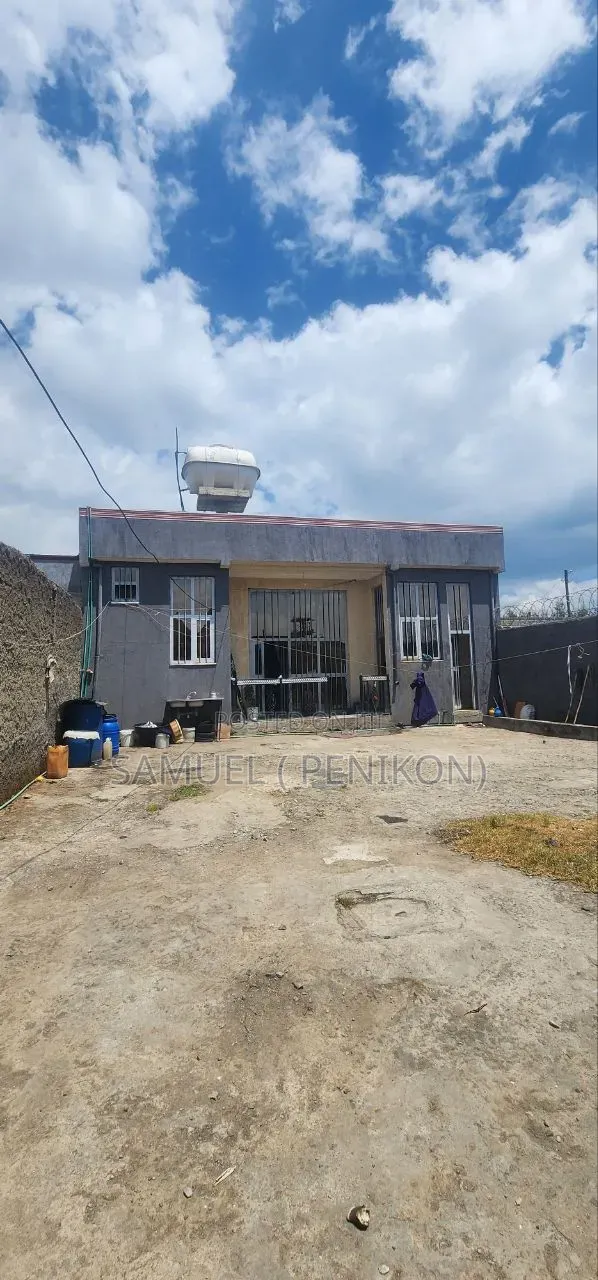 3bdrm House in Gullele for sale