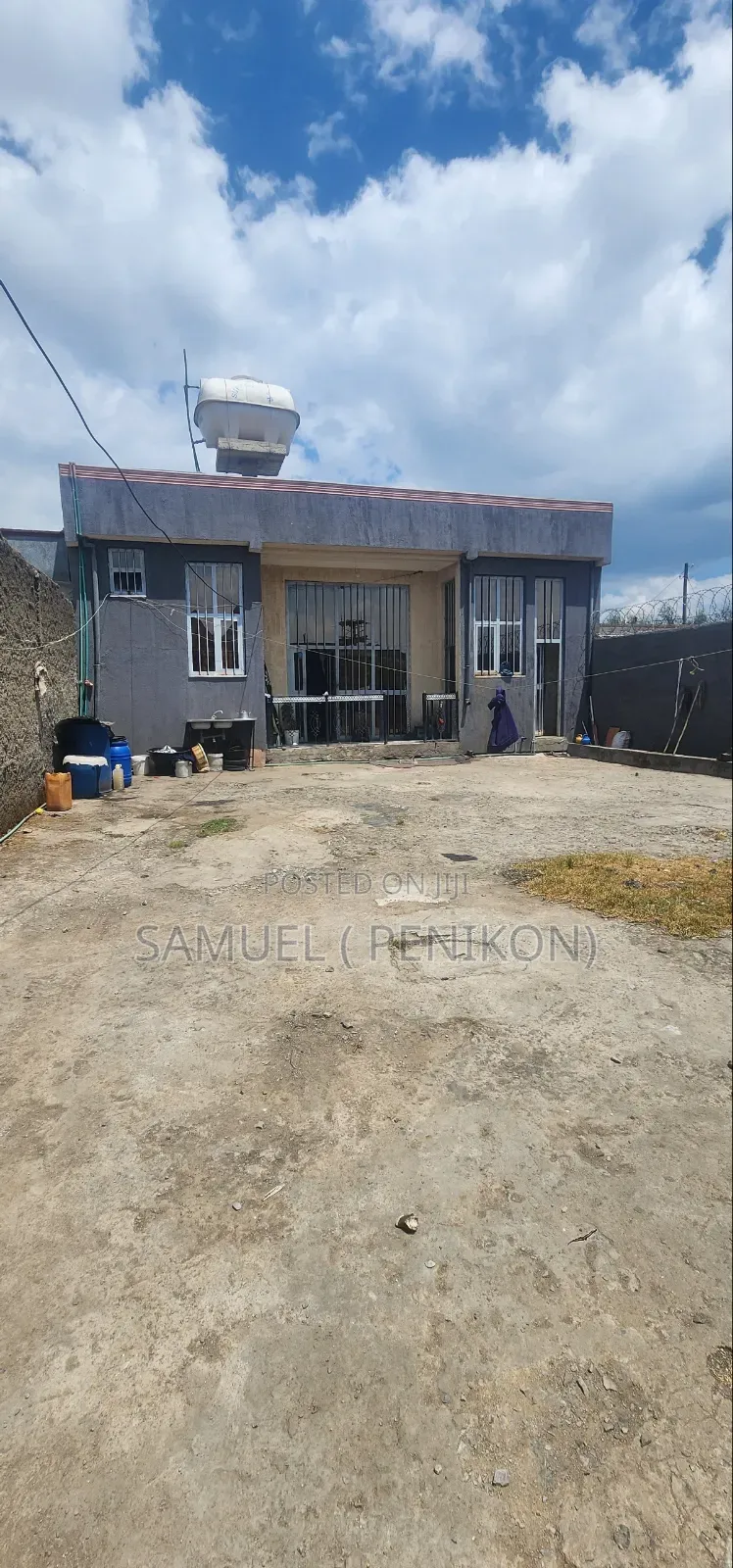 3bdrm House in Gullele for sale