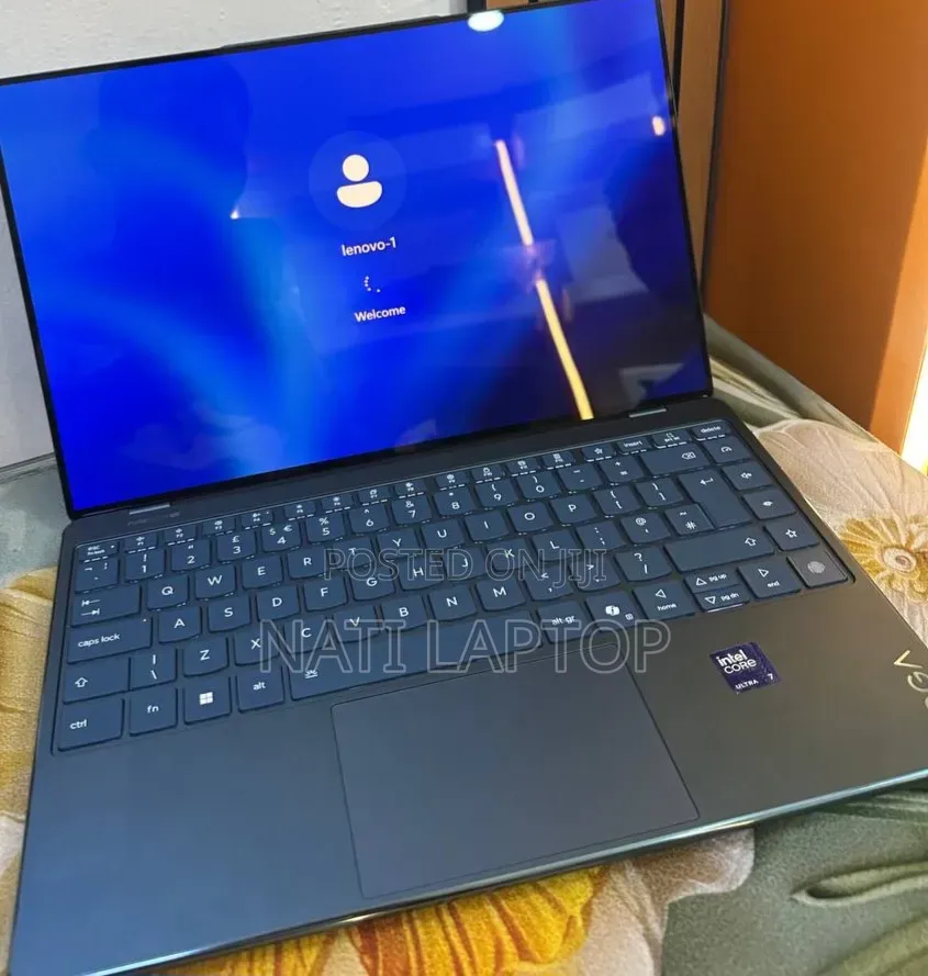 New Laptop Lenovo Yoga 7i 16GB Intel Core Ultra 7 SSD 512GB
