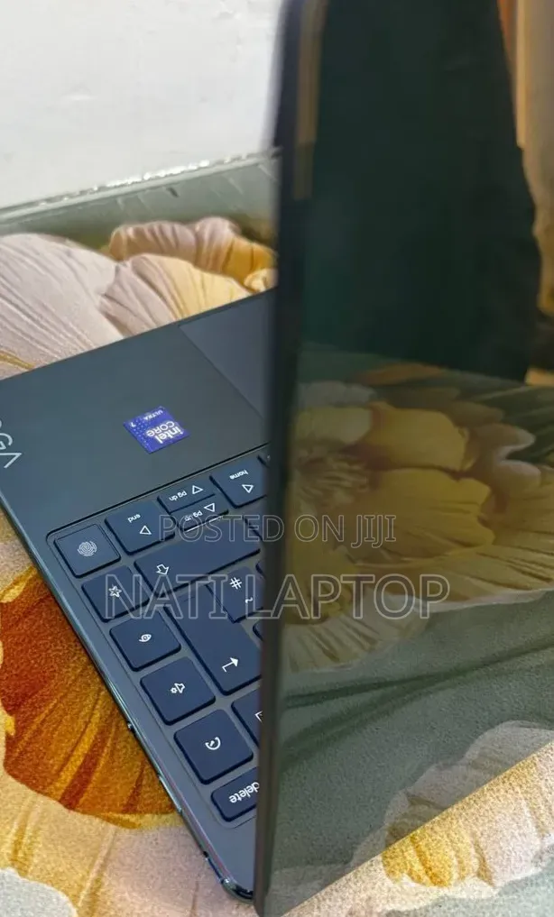 New Laptop Lenovo Yoga 7i 16GB Intel Core Ultra 7 SSD 512GB