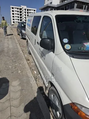 Toyota HiAce 2006 White