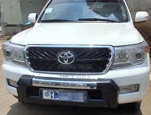 Toyota Land Cruiser 2010 White