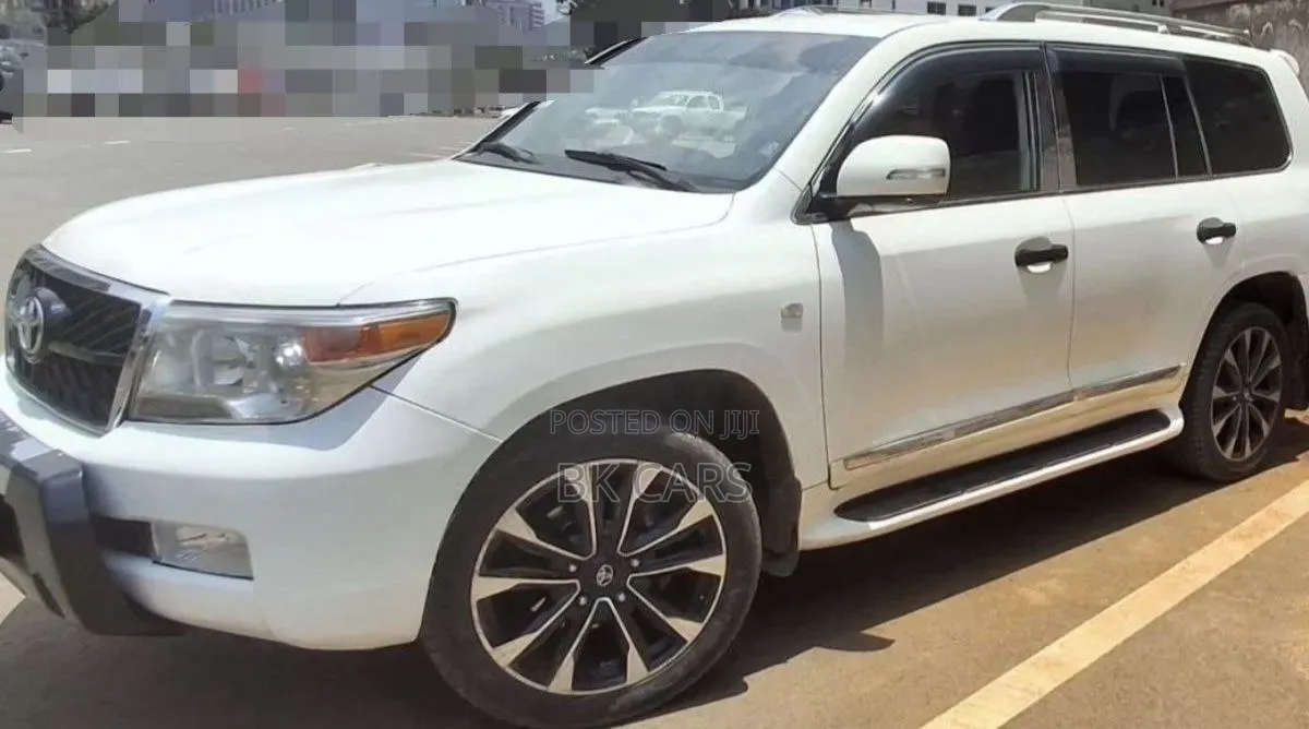 Toyota Land Cruiser 2010 White