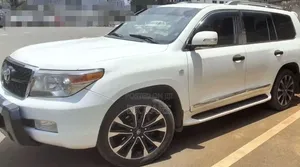 Toyota Land Cruiser 2010 White